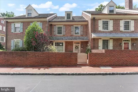 102 Willowmere Ln, Ambler, PA 19002