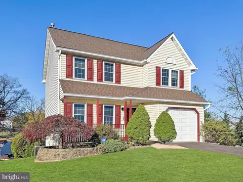 69 Commons Dr, Pottstown, PA 19464