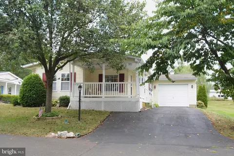 261 Chadwick Ct, Souderton, PA 18964