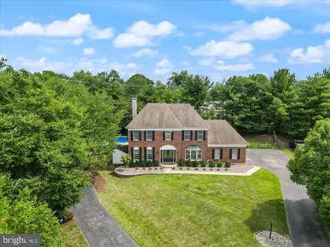 2010 Black Bird Cir, Audubon, PA 19403