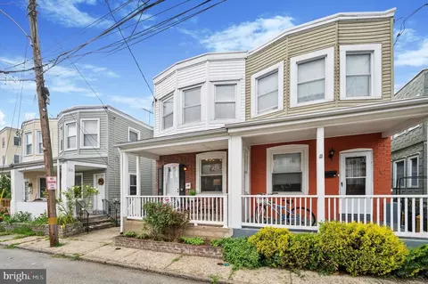 34 S Cricket Ter, Ardmore, PA 19003