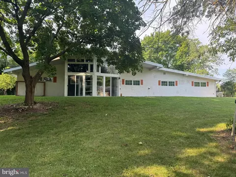 2463 Quakertown Rd, Pennsburg, PA 18073