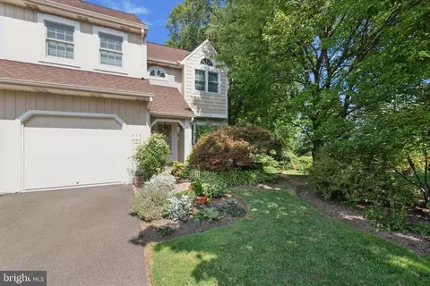 8793 Duveen Dr, Glenside, PA 19038