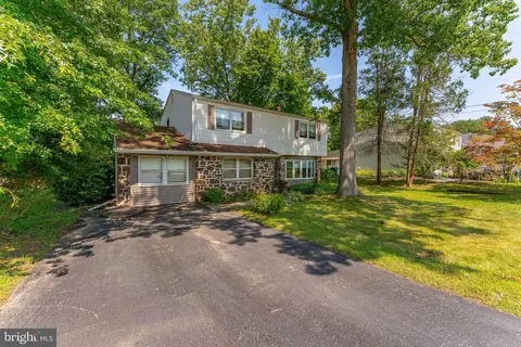 2342 Pine Ridge Dr, Lafayette Hill, PA 19444