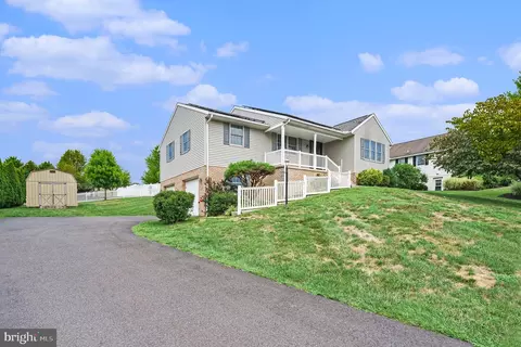 2356 Holly Dr, Gilbertsville, PA 19525