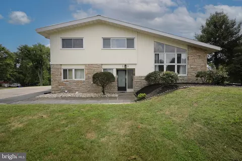21 Red Rowan Ln, Plymouth Meeting, PA 19462