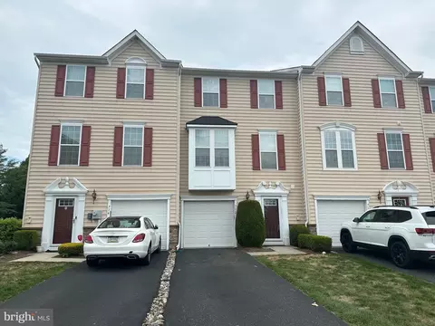 712 Susan Cir, North Wales, PA 19454