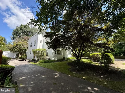 425 Grove Pl, Narberth, PA 19072 photo 3