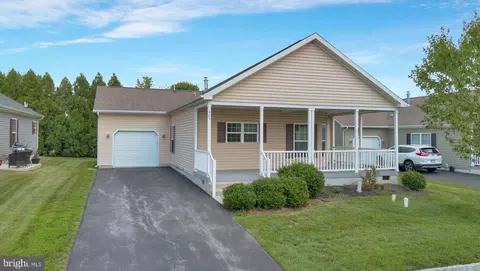 405 Honeysuckle Ln, Blue Bell, PA 19422