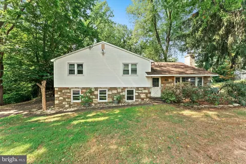 28 County Line Rd, Huntingdon Valley, PA 19006