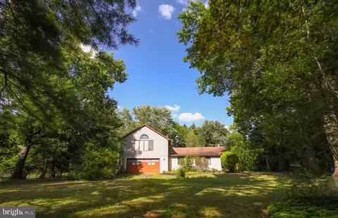 5 Willow Ave, Audubon, PA 19403