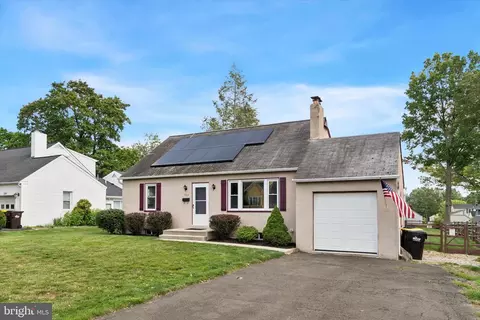 327 Clear Spring Rd, Lansdale, PA 19446
