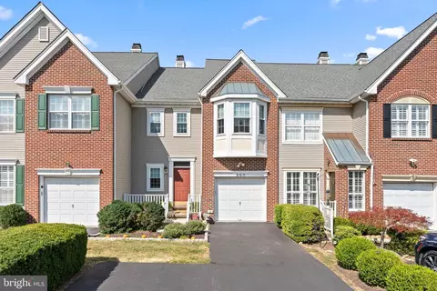 290 Militia Dr, Wayne, PA 19087