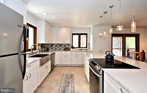 Kitchen - 219 E Mount Kirk Ave, Eagleville, PA 19403 photo 2 of 11