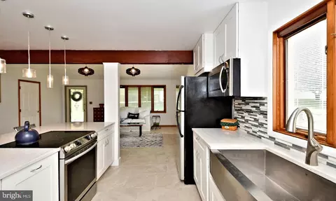 Kitchen - 219 E Mount Kirk Ave, Eagleville, PA 19403 photo 6 of 11