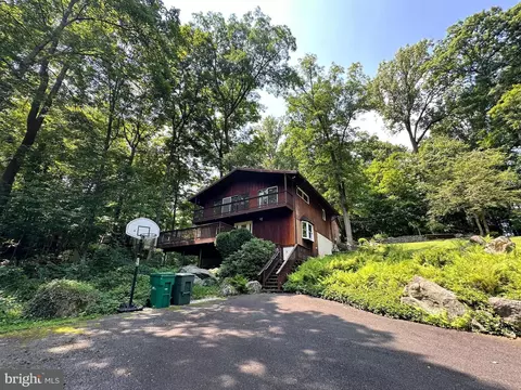 2848 Swamp Creek Rd, Green Lane, PA 18054