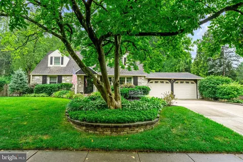 87 Park Pl, Oreland, PA 19075