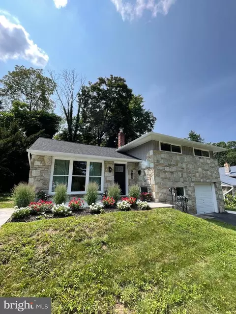 7905 Rodgers Rd, Elkins Park, PA 19027