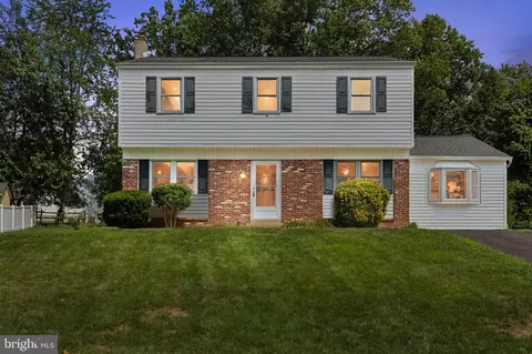 220 Pine Tree Ln, Hatboro, PA 19040