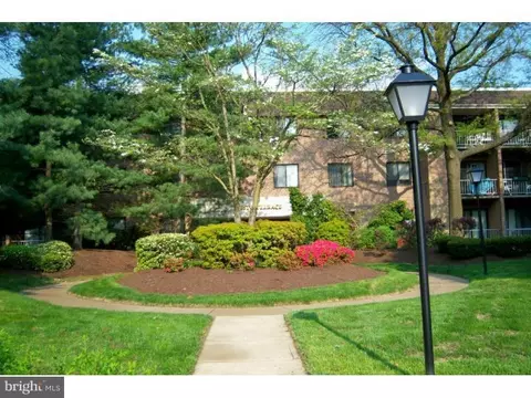1640 Oakwood Dr #W118, Narberth, PA 19072