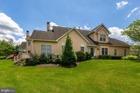 147 Sawgrass Dr, Blue Bell, PA 19422