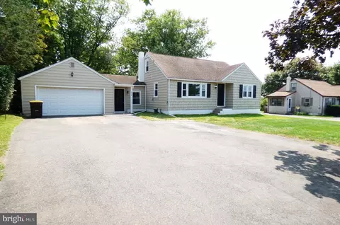 318 Layfield Rd, Perkiomenville, PA 18074