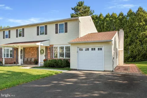 2829 S Ford Dr, Hatfield, PA 19440