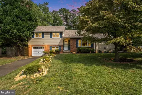 29 Red Oak Rd, Oreland, PA 19075