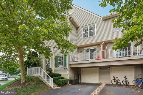 484 Stoneglen St, Collegeville, PA 19426