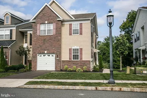 2044 Morgan Hill Dr, Pennsburg, PA 18073