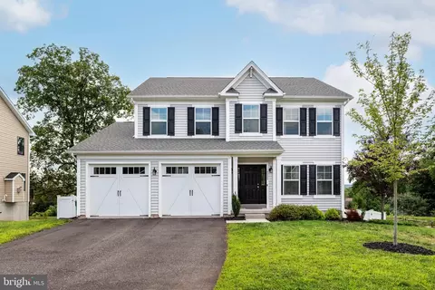 1011 Bayberry Dr, Pennsburg, PA 18073