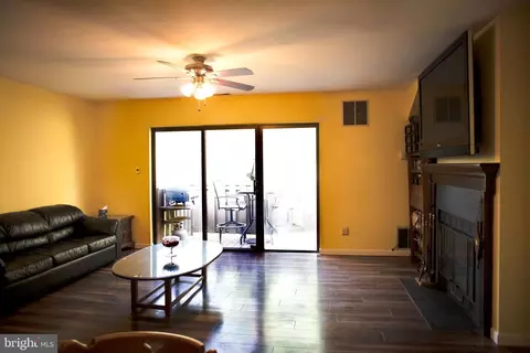 1108 Braxton Ct #1108, North Wales, PA 19454