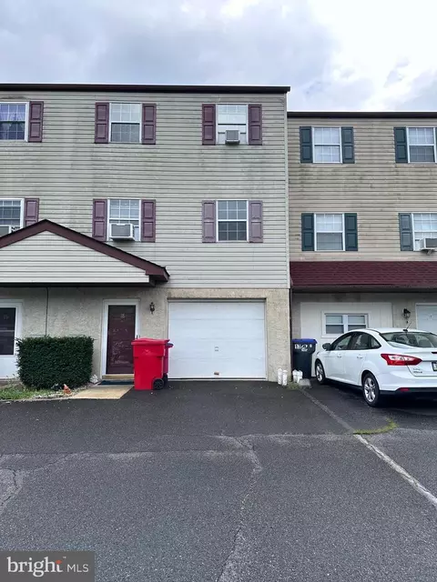18 Berger Ln, Schwenksville, PA 19473