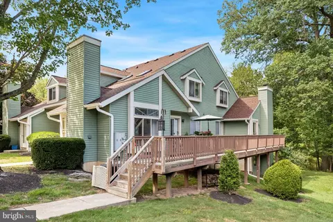 335 Green Meadow Ln, Horsham, PA 19044