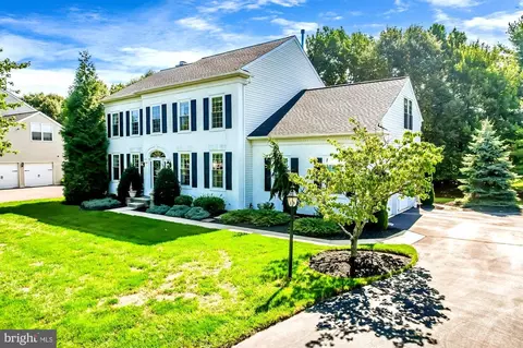 609 Dunburry Dr, Ambler, PA 19002