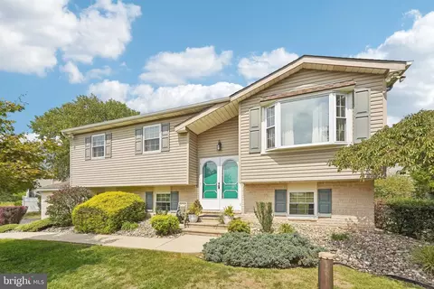 1153 Woodmere Dr, Pottstown, PA 19464