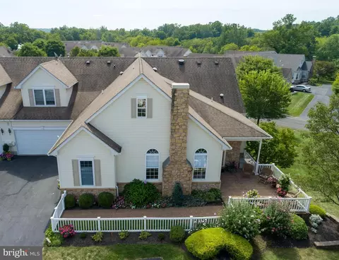 1052 Burgundy Cir, Pennsburg, PA 18073