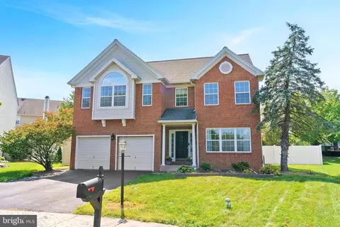 5 Lion Ct, Royersford, PA 19468