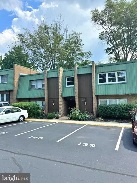 106 Meadowview Ln #106, Mont Clare, PA 19453