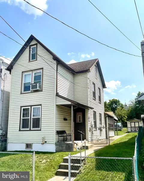 672 Spruce St, Pottstown, PA 19464