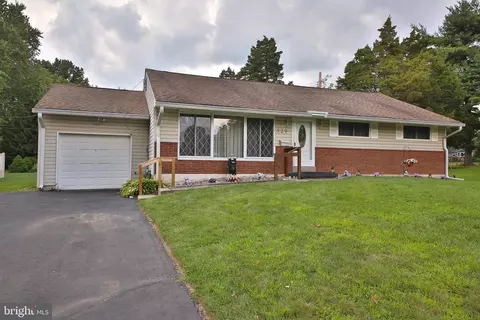 529 Sherwood Ln, Hatboro, PA 19040