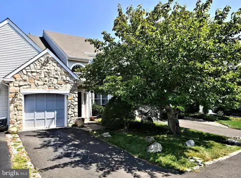 72 Harlow Cir, Ambler, PA 19002