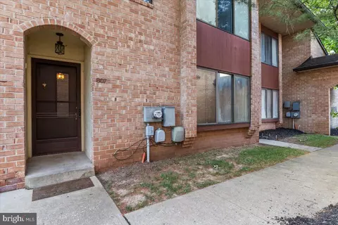 807 Stonybrook Dr, Norristown, PA 19403