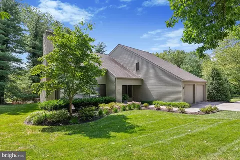 8 Hunters Run, Spring House, PA 19477