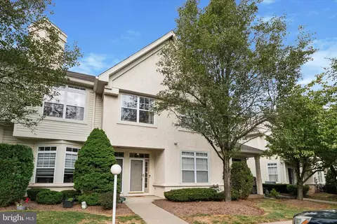 512 Dresher Woods Dr, Dresher, PA 19025