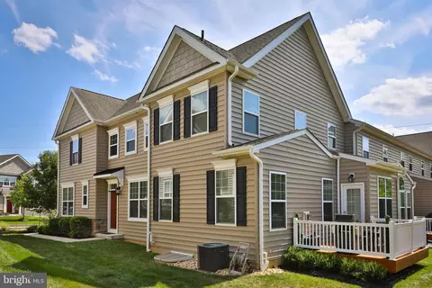 33 Penn Manor Ct, Fort Washington, PA 19034