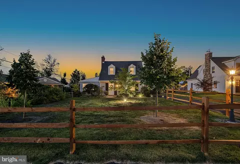 704 Hartranft Ave, Fort Washington, PA 19034
