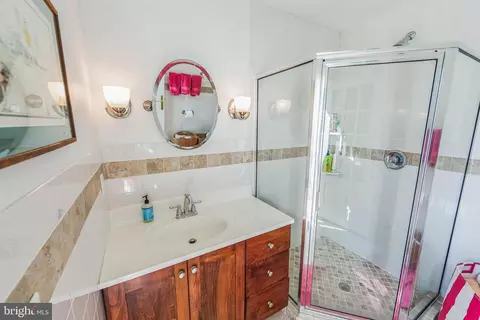Bath - 1149 Pugh Rd, Wayne, PA 19087 photo 5 of 5