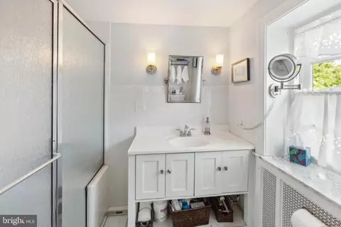 Bath - 1149 Pugh Rd, Wayne, PA 19087 photo 2 of 5