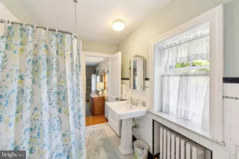 Bath - 1149 Pugh Rd, Wayne, PA 19087 photo 3 of 5